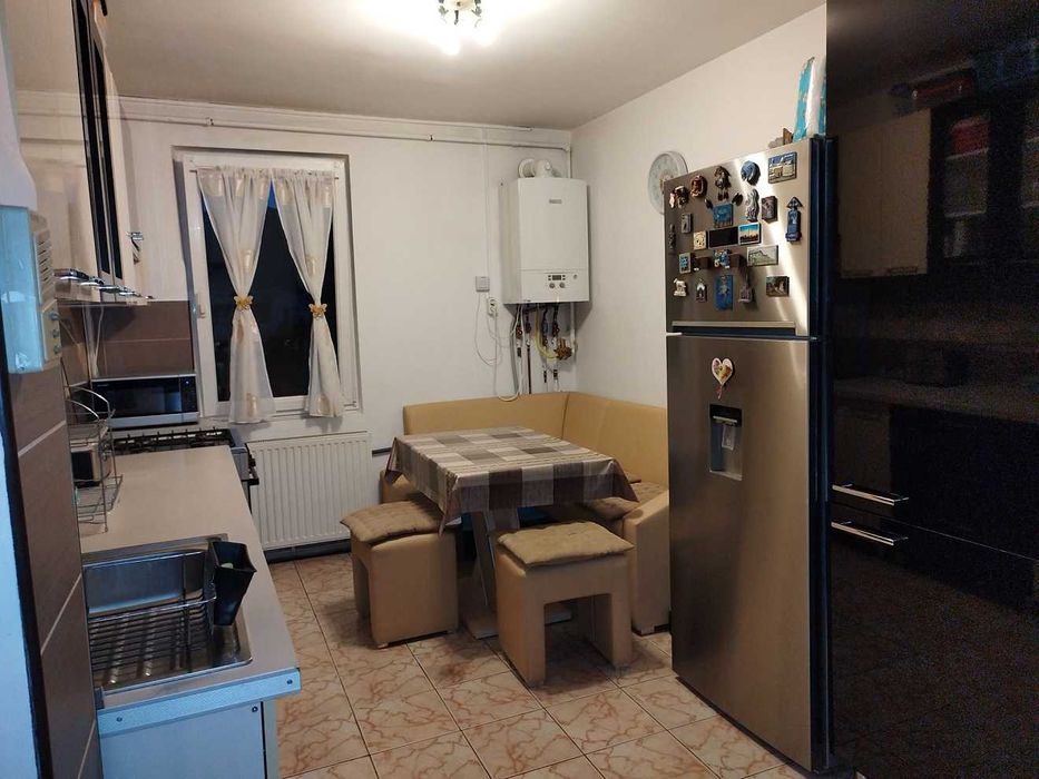 Particular vand apartament 4 camere sau schimb