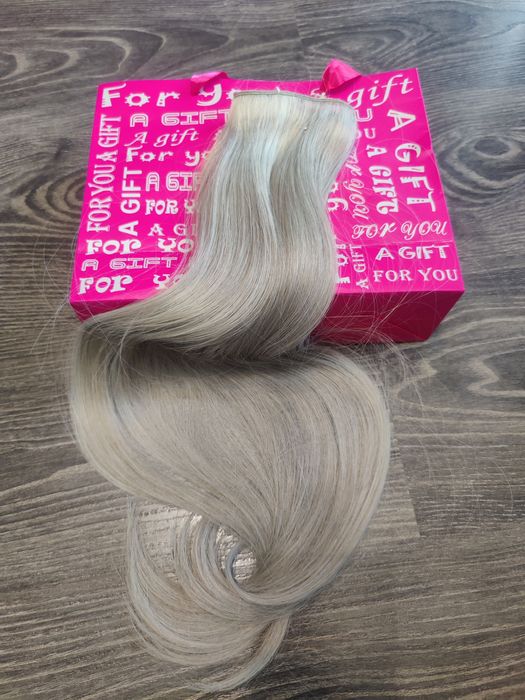 Естествена сивкаво руса коса, супер двойна плътност.