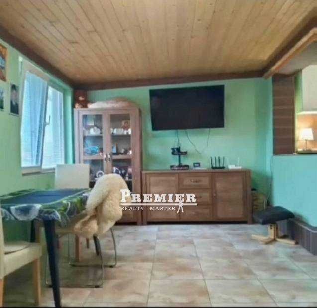 Продава се малка къща в село Тънково.