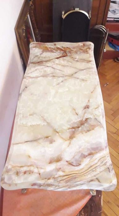 Masa din bronz cu blat de onix