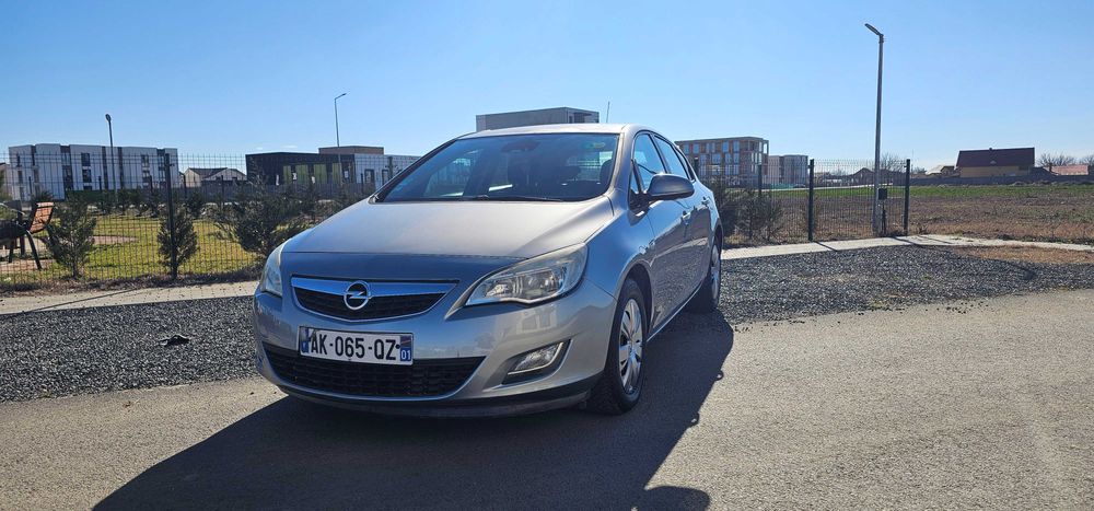 Opel Astra J 1.7 CDTI Eco-Tech Euro 5 Hatchback An Fab.2011