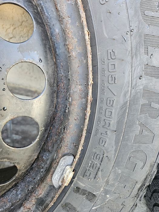 Vând anvelope Goodyear M+S 205/60/16 /95h,an 2016,dot 22/16