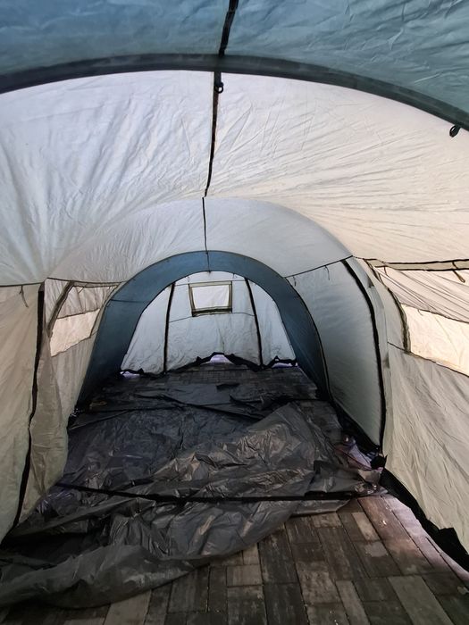 Vand cort 8 persoane 2 dormitoare