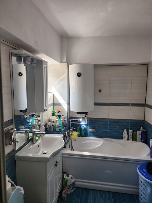 Vand apartament cu 3 camere! Central!!