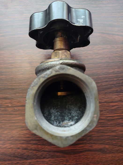 Чугунен водопроводен кран 1 ½