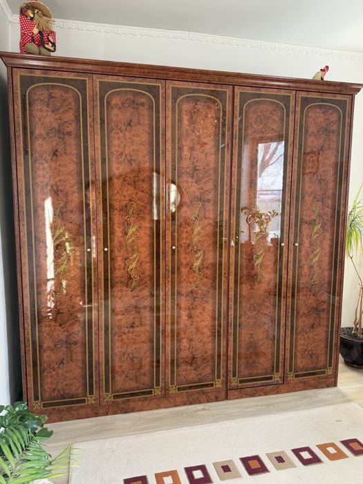 Продам консоль и шкаф