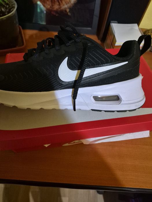 Adidasi dama Nike