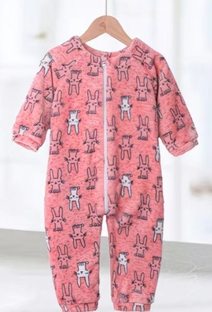 Отдам пакет вещей на девочку