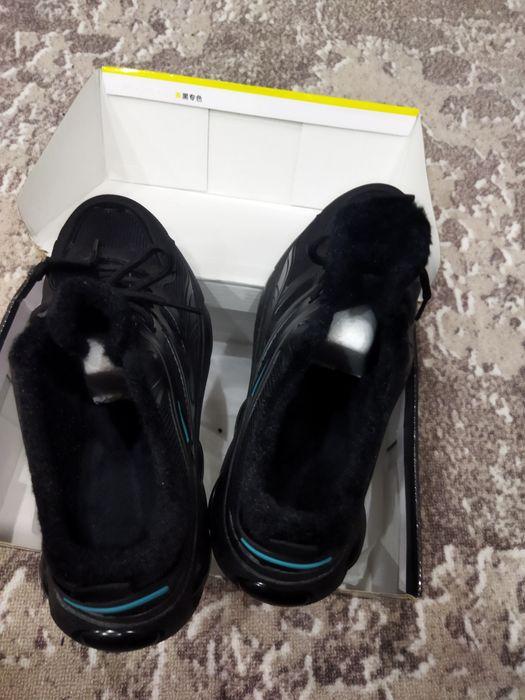 Кроссовки 42 размер.