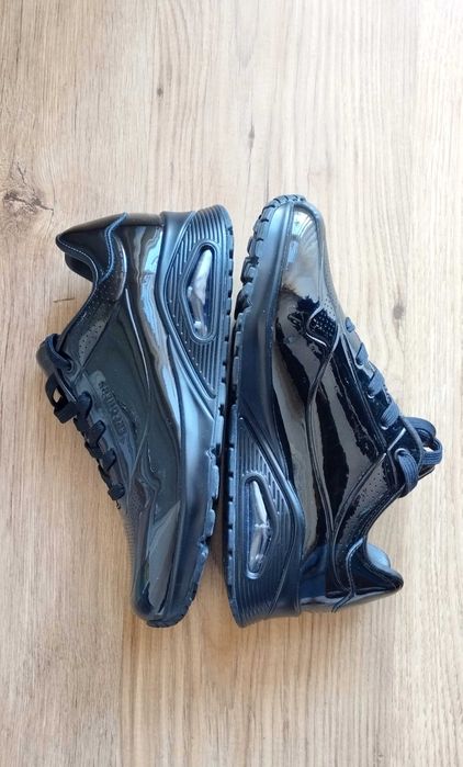 НОВИ Дамски черни обувки Sketchers