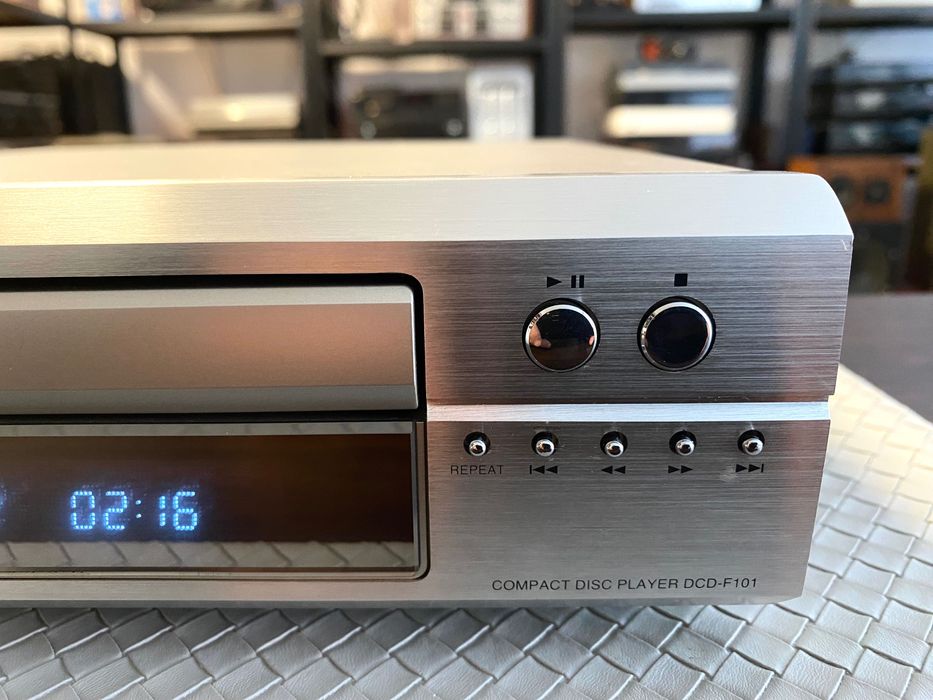 Чудесен CD плеър Denon