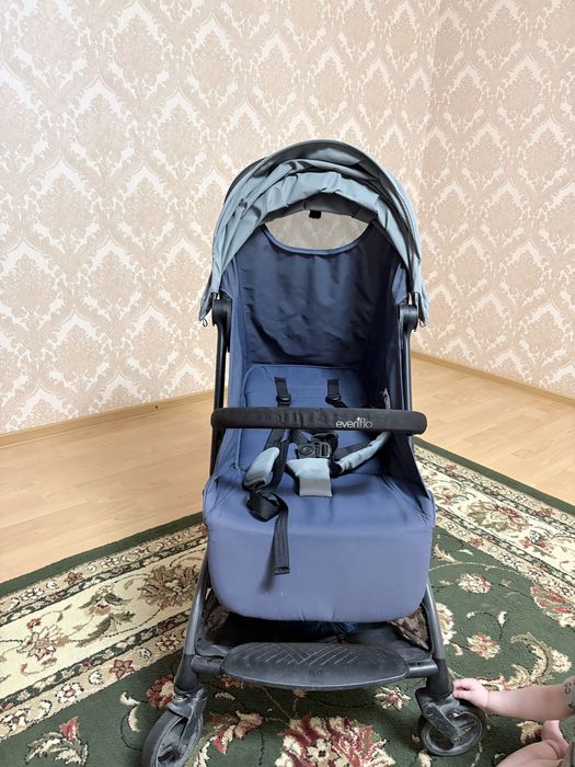 Продам Летнею прогулочную коляску.Evenflo.