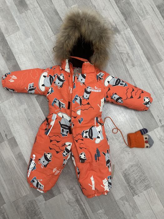 Продам детский зимний комбинезон. Расцветка для всех подходит!