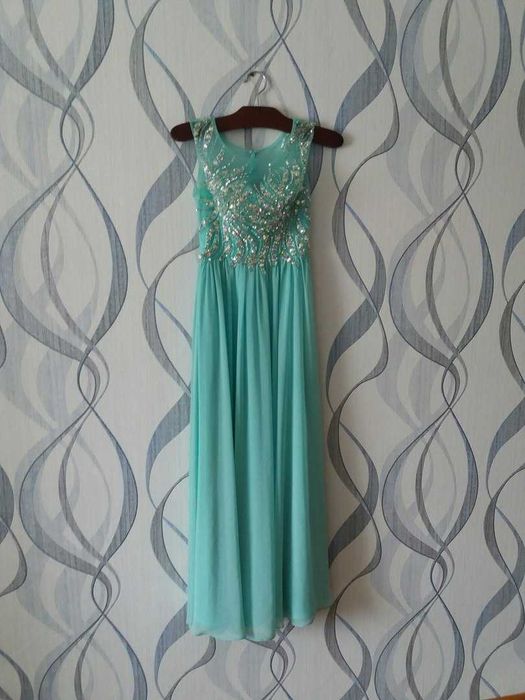 Продам новое вечернее платье