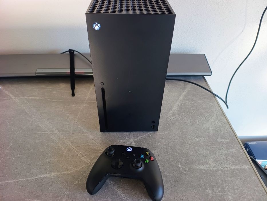 Vând Xbox series X 1t +Controller+4 jocuri