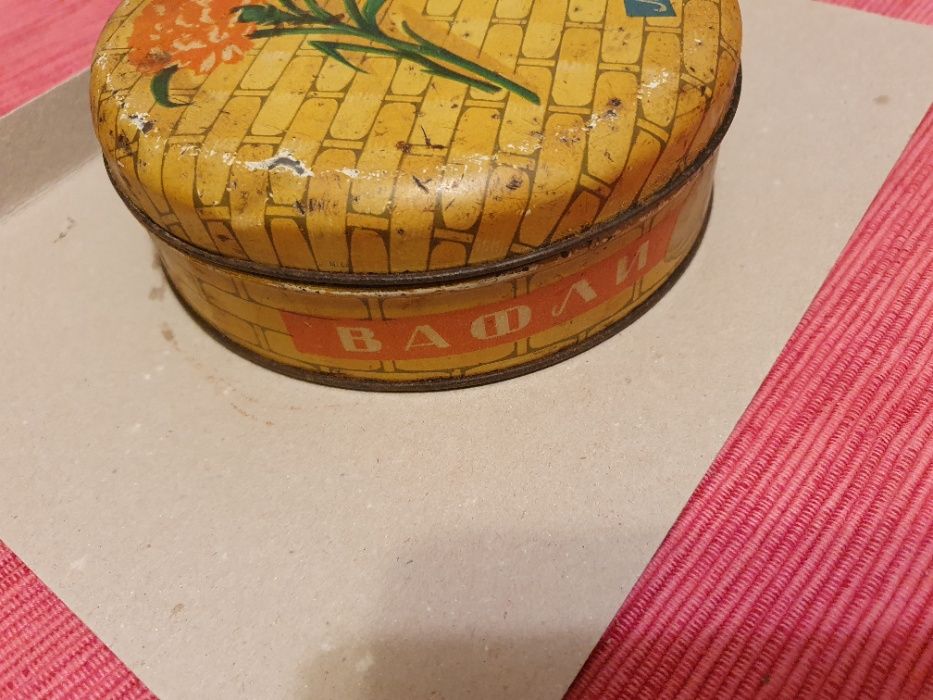 ретро метална кутия за вафли СССР 53год