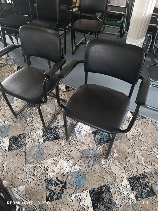 Продам офисные стулья