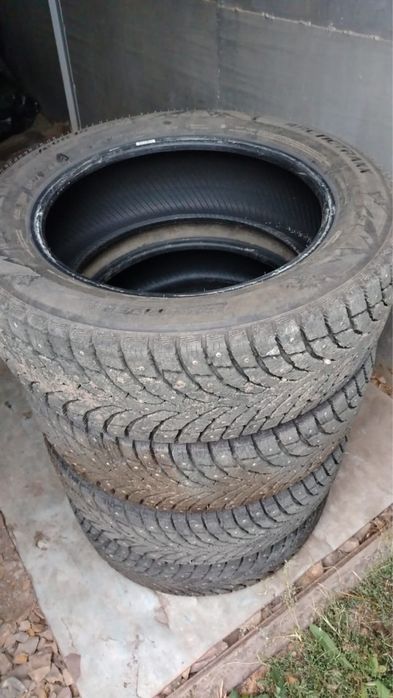 Продаю зимние шипованные шины