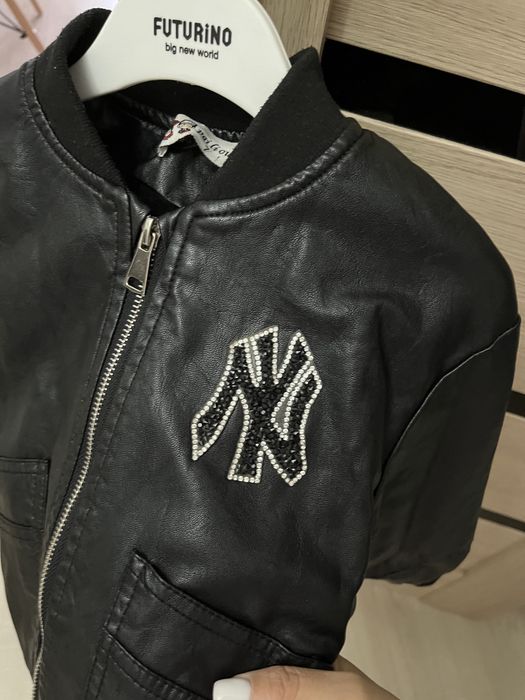 Продам куртку для девочки