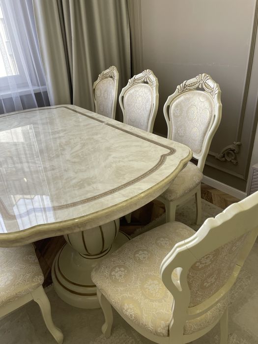 Продам стол и 8 стульев