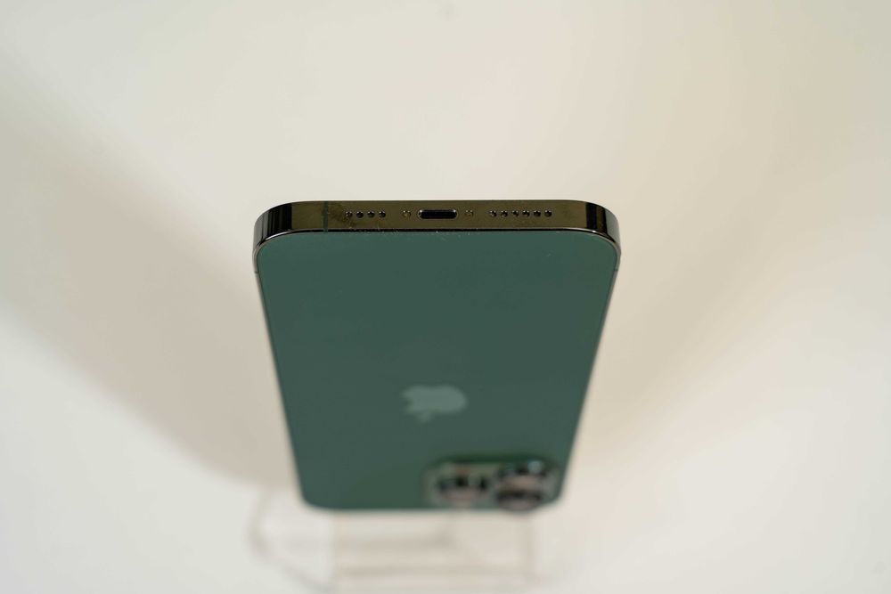 iPhone 13 Pro Max 256GB / Като нов / Пълен комплект