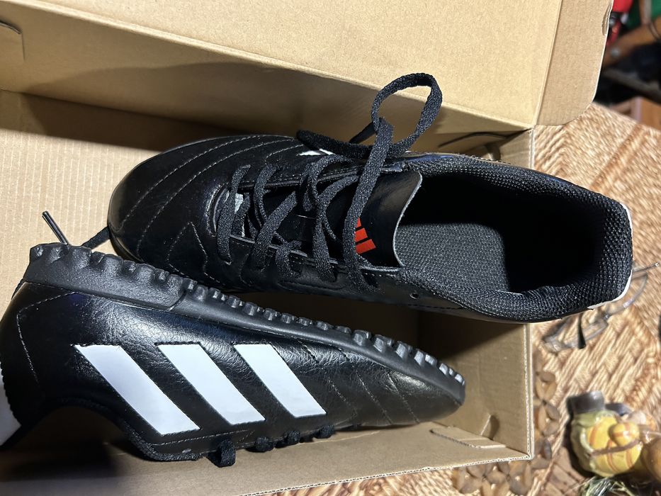 Обувки за футбол Адидас