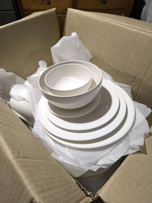 Продам новый набор сервиз посуды!