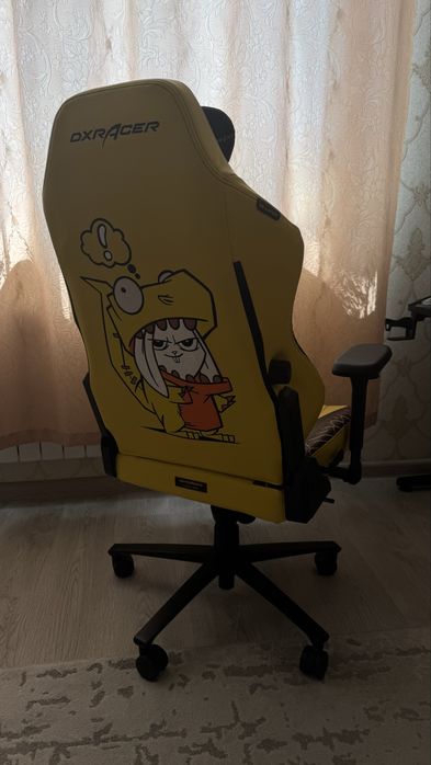 Продам игровое кресло DXracer