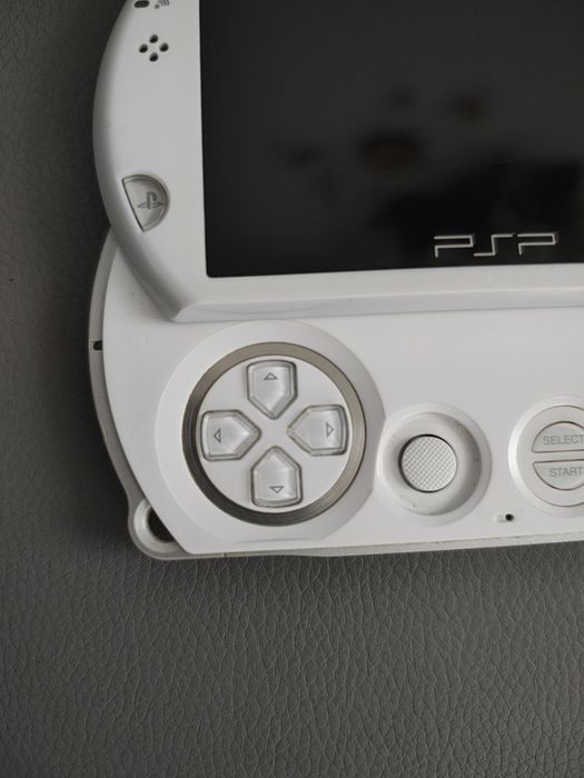 Vând consola PSP Go