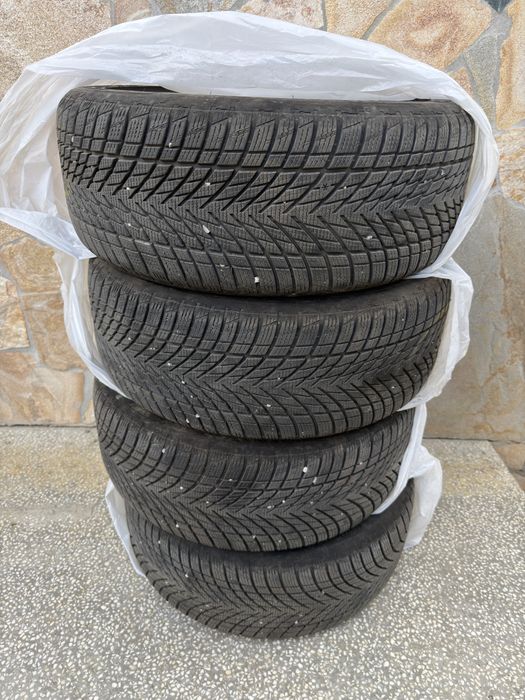 235/45/18 зимни GoodYear ultragrip performace 3