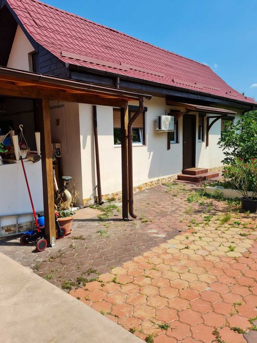2 case in aceeasi curte, centru Ramnicu Valcea