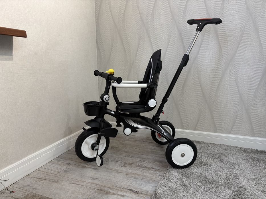 Трехколесный велосипед с ручкой