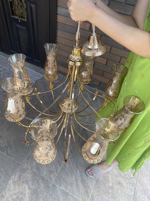 Продам новую красивую люстру