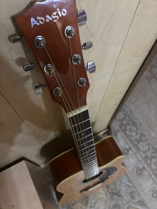 Продам гитару  акустическая гитара