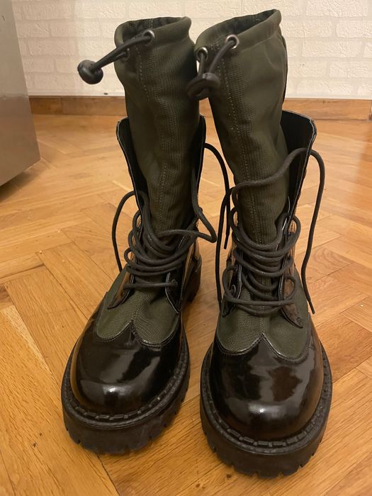 Vând ghete Moschino