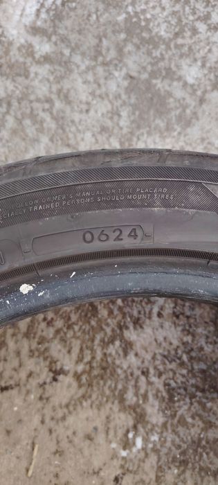 Vând 2 anvelope de vară