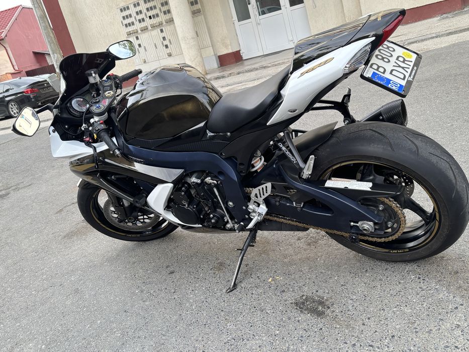 Vand  suzuki gsxr 750 2010 inmatriculat in 2011