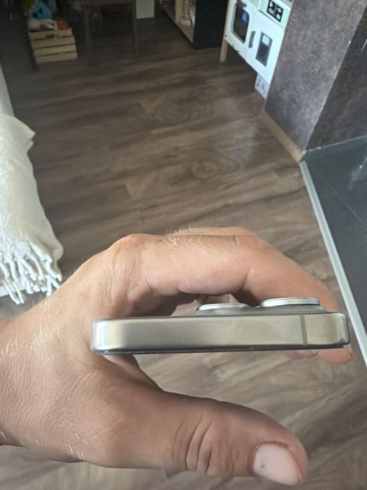 Продавам iphone 15 pro 128 gb silver