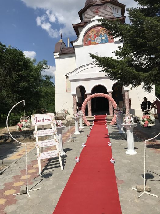 Porumbei albi și decor pentru evenimente