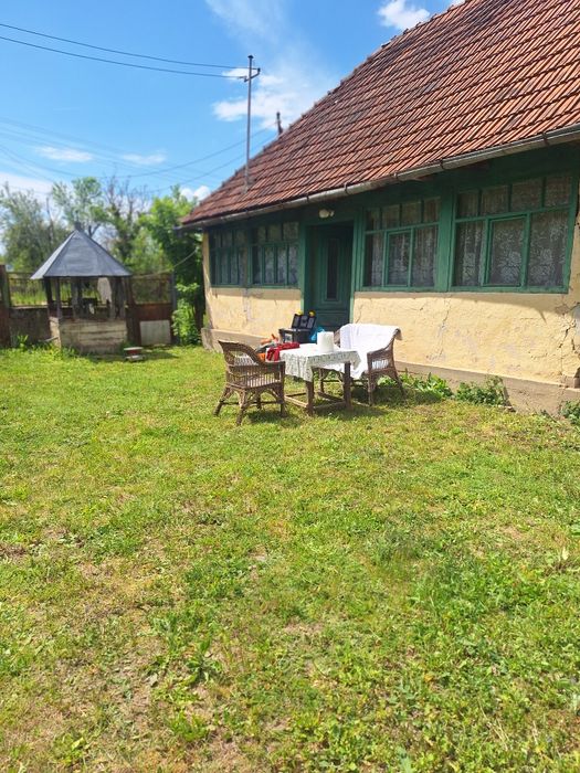 Vând casa la țară în sat Feniş  comuna Gurahonț    2600 mp