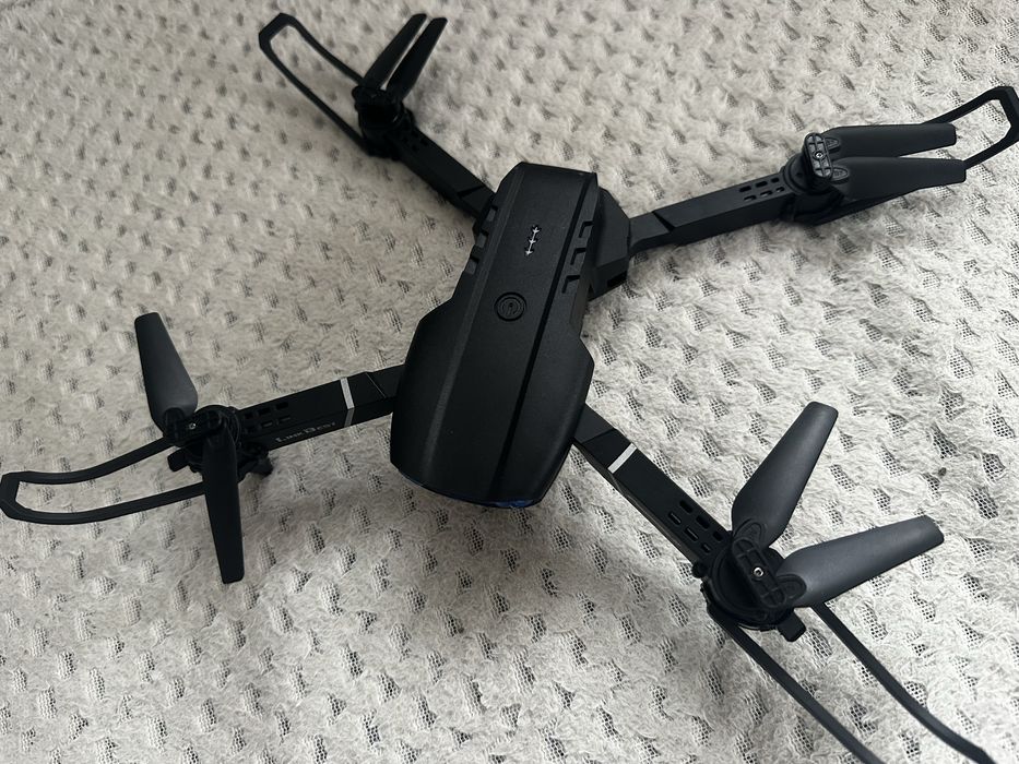 Vând dronă E99 nova