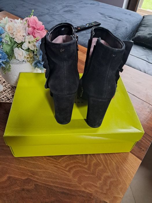 Ghete ted baker marimea 35