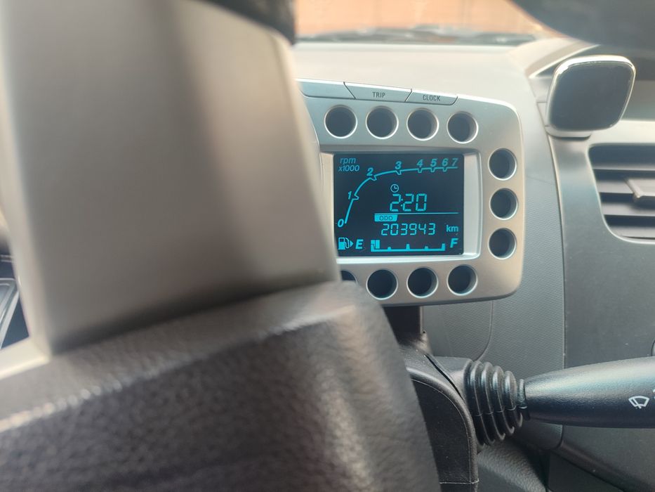 Spark 2014 yili rangi oq