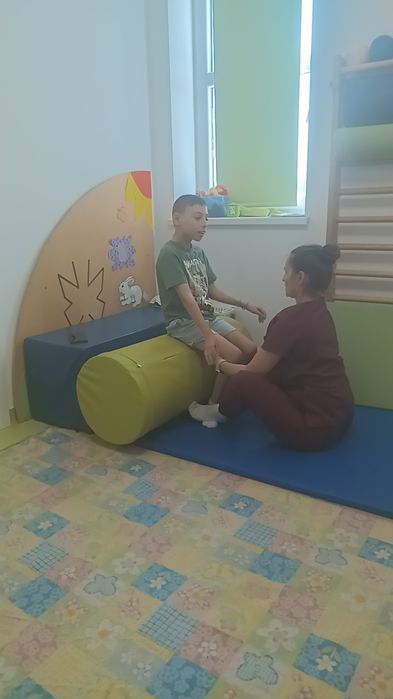 Denis are nevoie de ajutor pentru Terapii