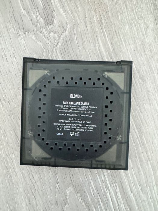 Huda Beauty Easy Bake пусра