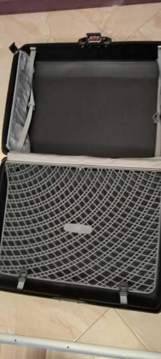 Голям американски куфар на колелца с дръжка за дърпане