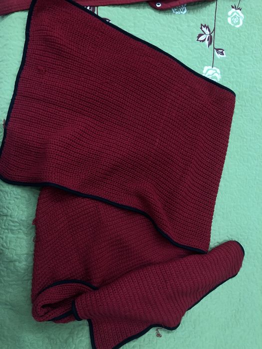 Продаю красный теплый шарф