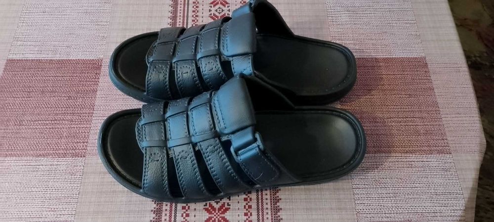 пет броя чехли сандали