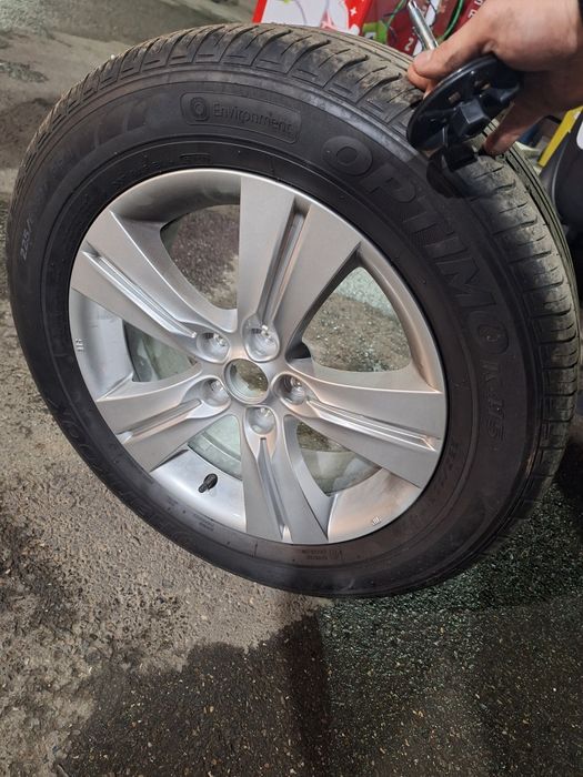 Roți originale complete R17 SUV (Hyundai / Kia) . Cauciucuri de iarna.
