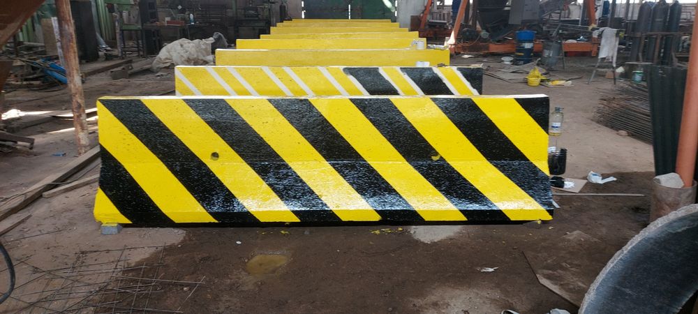 Дорожное ограждение отбойник